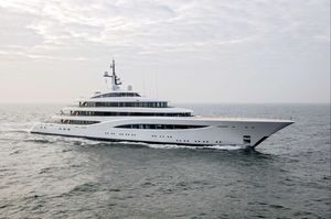 mega-iate de cruzeiro / com casa do leme / com heliporto