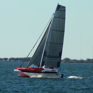trimarã / de regata / de popa aberta / em carbono