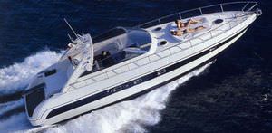 lancha Express Cruiser com motor de centro / open
