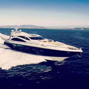 iate a motor rápido / com flybridge / com casco planante / 4 cabines