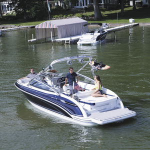 lancha de proa aberta com motor de centro / bowrider / com console dupla / de wakeboard