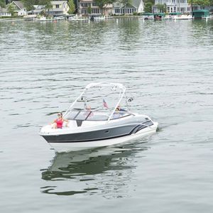 lancha de proa aberta com motor de centro / bowrider / com console dupla / esportiva