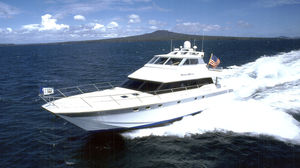 iate a motor de cruzeiro / com flybridge fechado / com casco planante