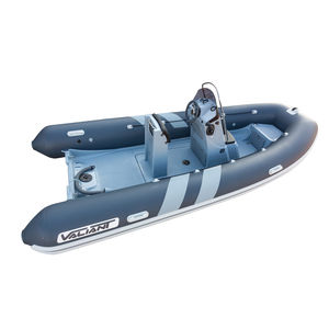 barco inflável com motor de popa / semirrígido / com console central / máx. 8 pessoas