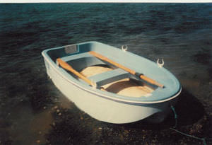 bote auxiliar com motor de popa