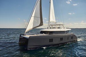 iate à vela de charter / de popa aberta / com flybridge / 5 cabines