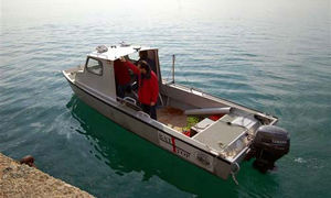 barco para pesquisa científica / com motor de popa
