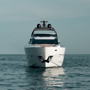 iate a motor de cruzeiro / com flybridge / em fibra de vidro / com casco planante