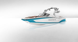 deck-boat com motor de centro / com console dupla / de wakeboard / para esqui aquático
