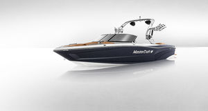 lancha de proa aberta com motor de centro / bowrider / com console dupla / de wakeboard
