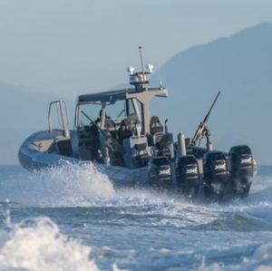 barco militar / com motor de popa / em alumínio / barco inflável semirrígido