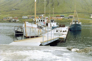 píer de atracação / para marina / em concreto