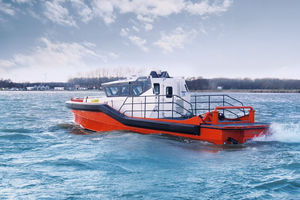 barco-patrulha / com motor de centro hidrojato