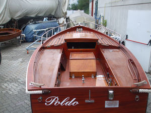 monocasco / daysailer / em madeira / 1 cabine