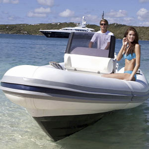 barco inflável com motor de centro / semirrígido / com console central / esportivo