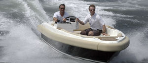 bote com motor de popa / open / com console lateral / bote auxiliar para iate