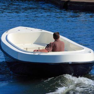 bote com motor de centro / com console central / clássico / máx. 6 pessoas