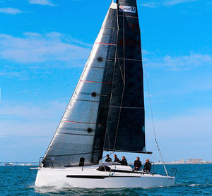 monocasco de cruzeiro e regata / de regata / de popa aberta / 2 cabines