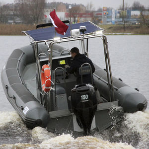 barco inflável com motor de popa / semirrígido / com console central / com console jockey