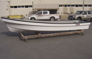 bote com motor de popa / open