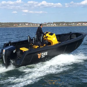 barco-patrulha / com motor de popa / em HDPE