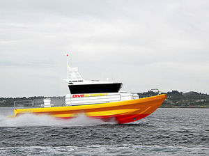 barco auxiliar para mergulho / com motor de centro hidrojato / em alumínio