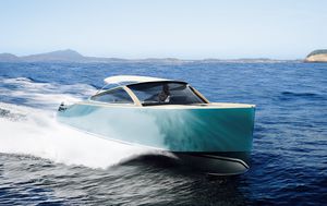 lancha Express Cruiser com motor de centro / em alumínio / clássica