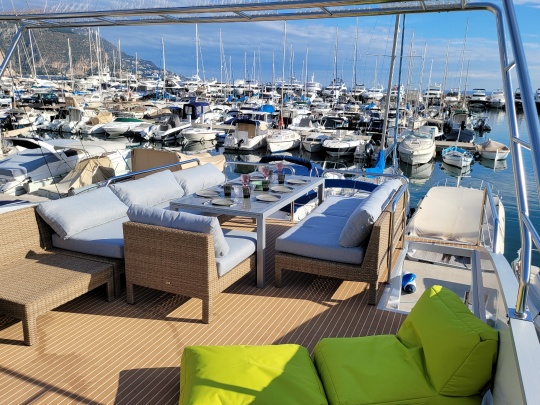 HOUSEBOAT Photo 12