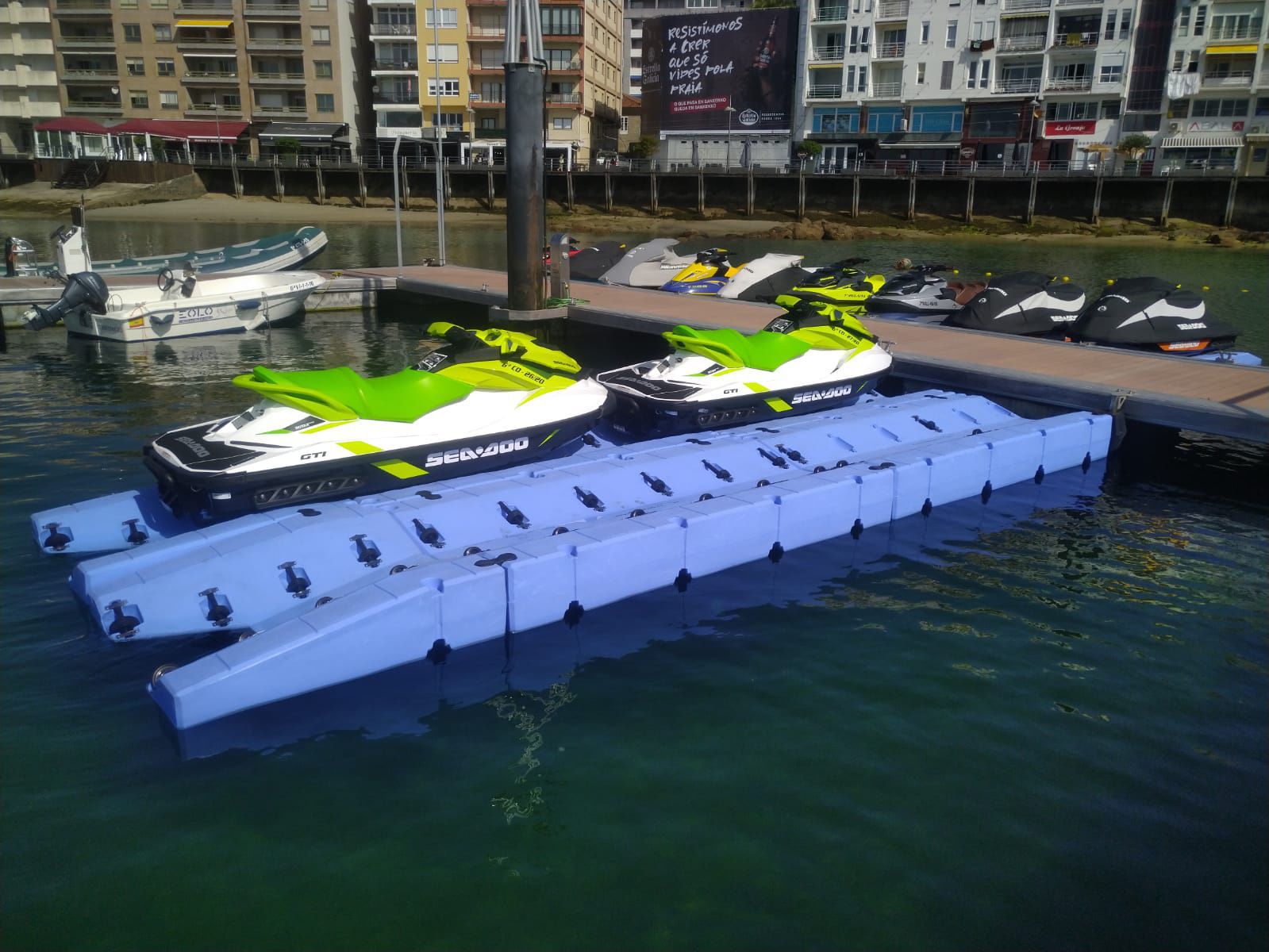 Floating dock - Barrakuda - modular / jet-ski drive-on / for marinas