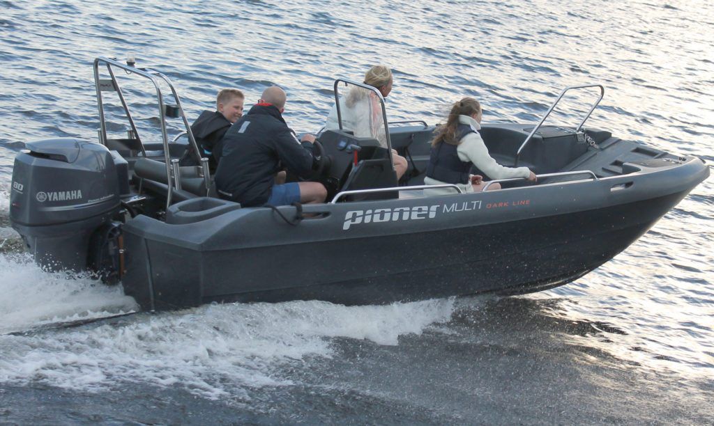 Center console catamaran MULTI Pioner Boats Norway outboard
