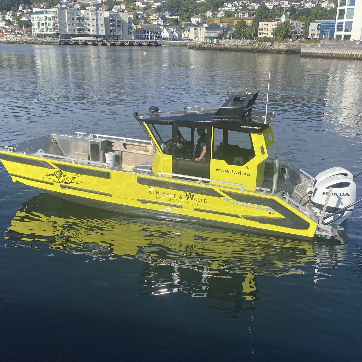 Dive support boat OXpro AL8 dive Hatløy Maritime AS outboard