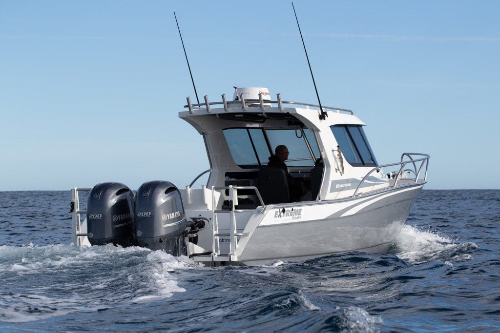 Outboard walkaround 915 Extreme Boats EU Ltd. twinengine