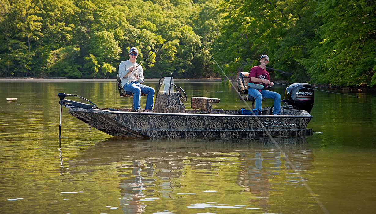 Outboard jon boat Roughneck 1660 Pathfinder Lowe center console
