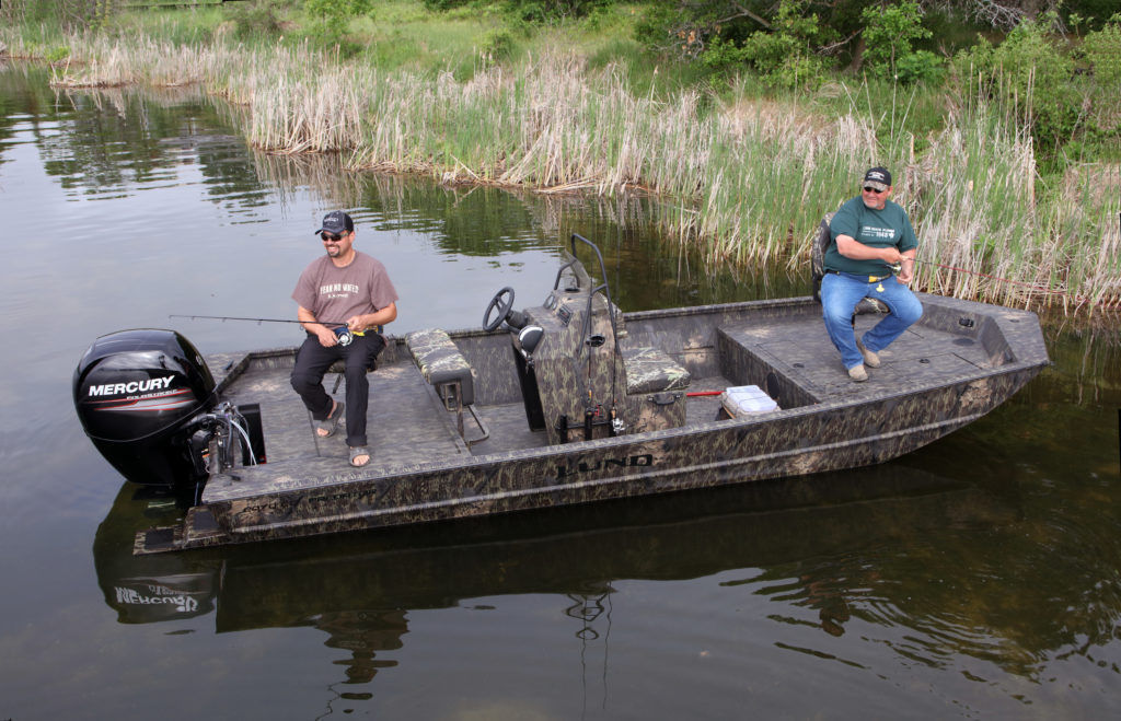 Outboard jon boat - 2070 PREDATOR - Lund - center console / side