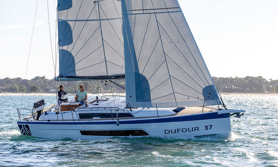 Offshore racing sailboat - 37 - Dufour Yachts - 3-cabin / 2-cabin / 6-berth