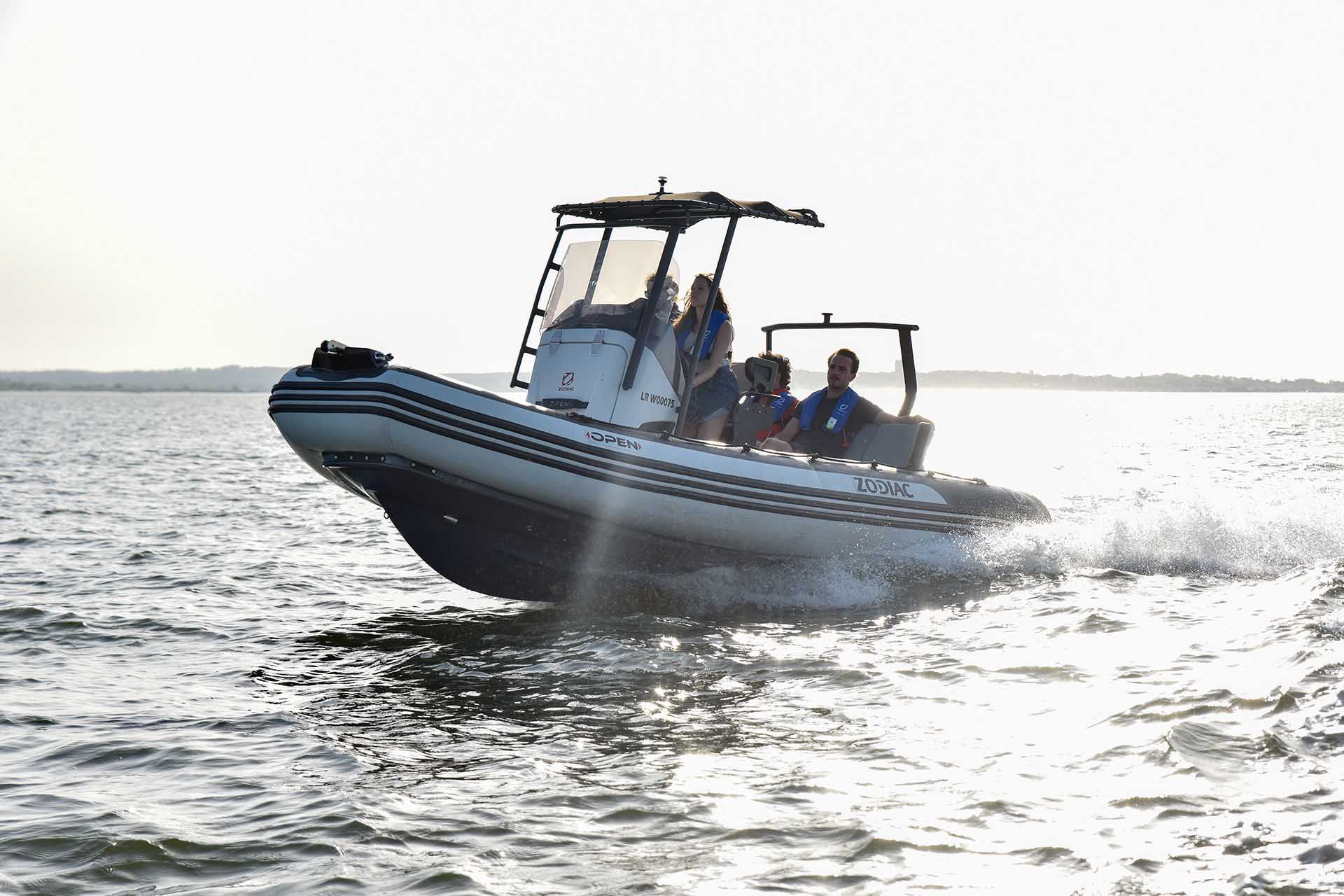 Outboard inflatable boat 5.5 ZODIAC rigid / center console / open