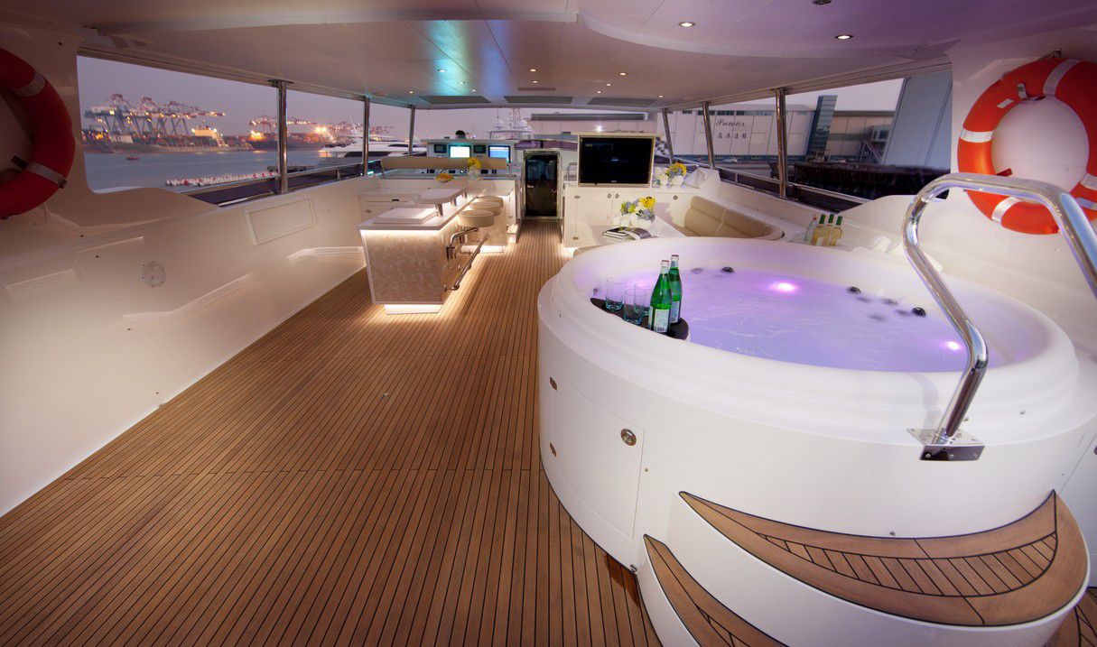 Cruising super-yacht - CC110 Lady Gaga - Horizon - classic