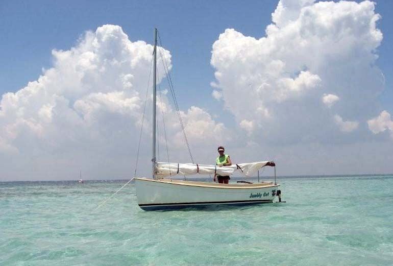 Classic sailboat PICNIC CAT ComPac Yachts catboat