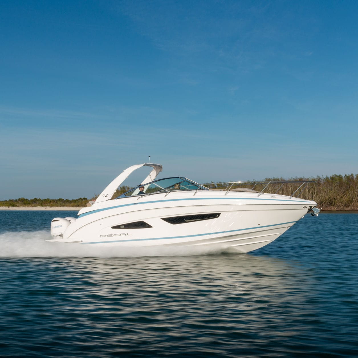 Outboard runabout - 33 XO - Regal - twin-engine / dual-console / bowrider