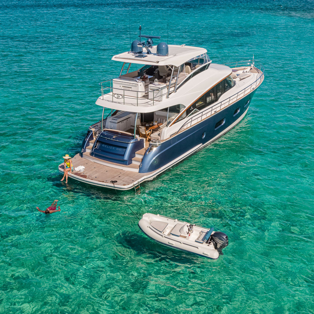 Riviera RCB-181 NAVY迷彩 Cruising motor yacht - BELIZE 66 - Riviera - sport / offshore