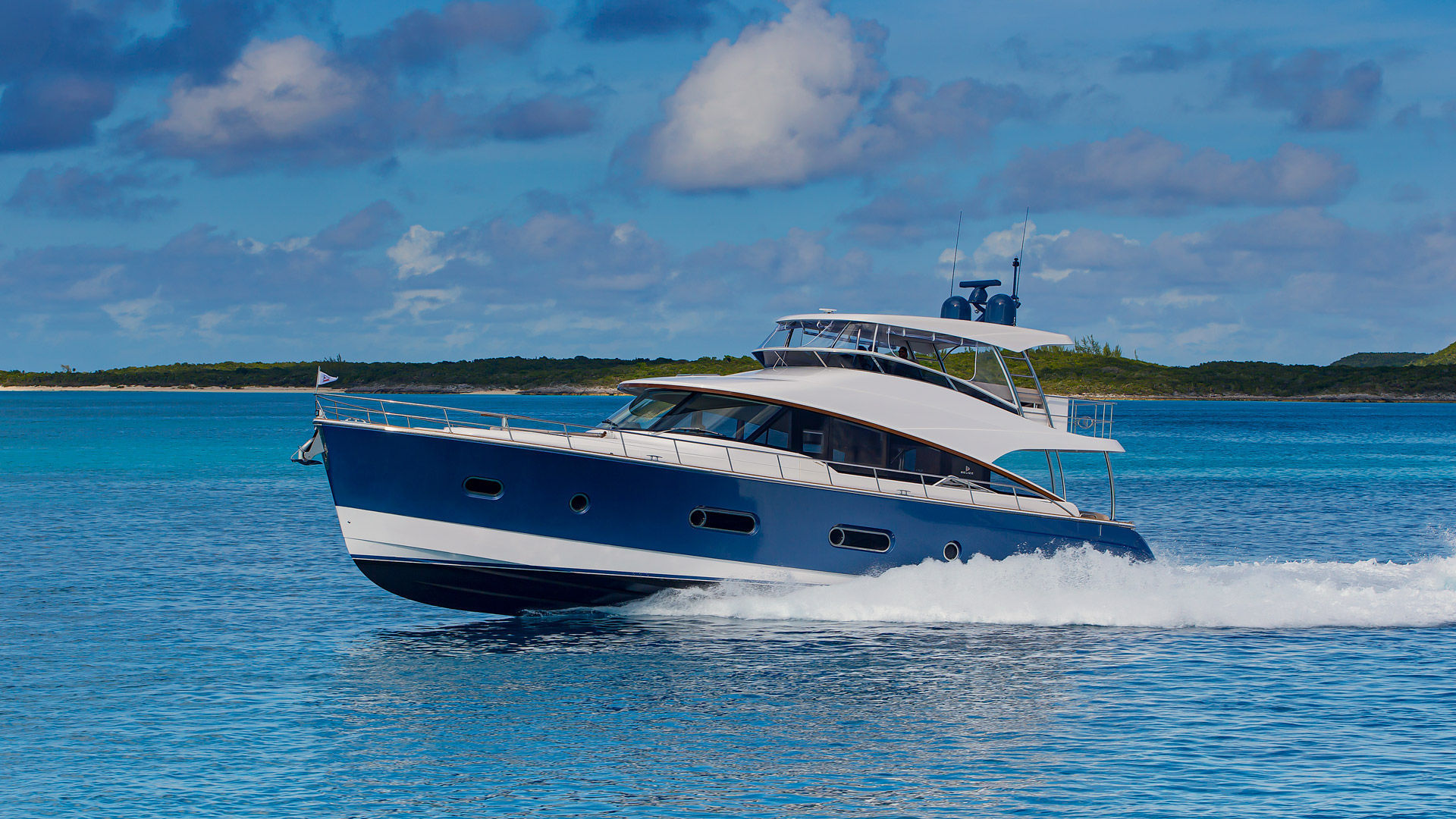 Cruising motor yacht - BELIZE 66 - Riviera - sport / offshore