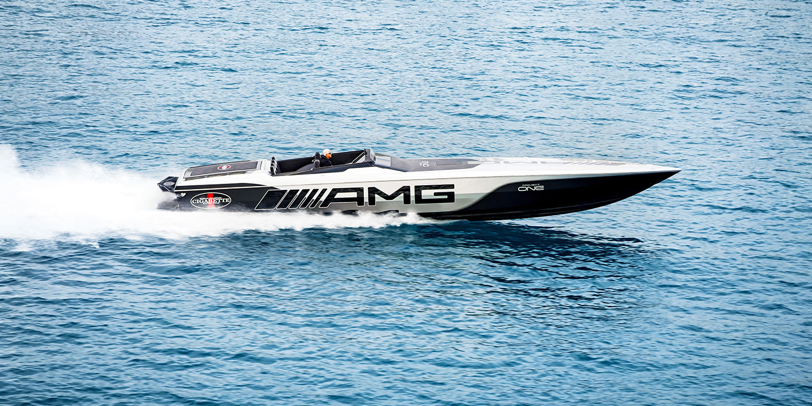 Inboard runabout - 515 - Cigarette Racing Team