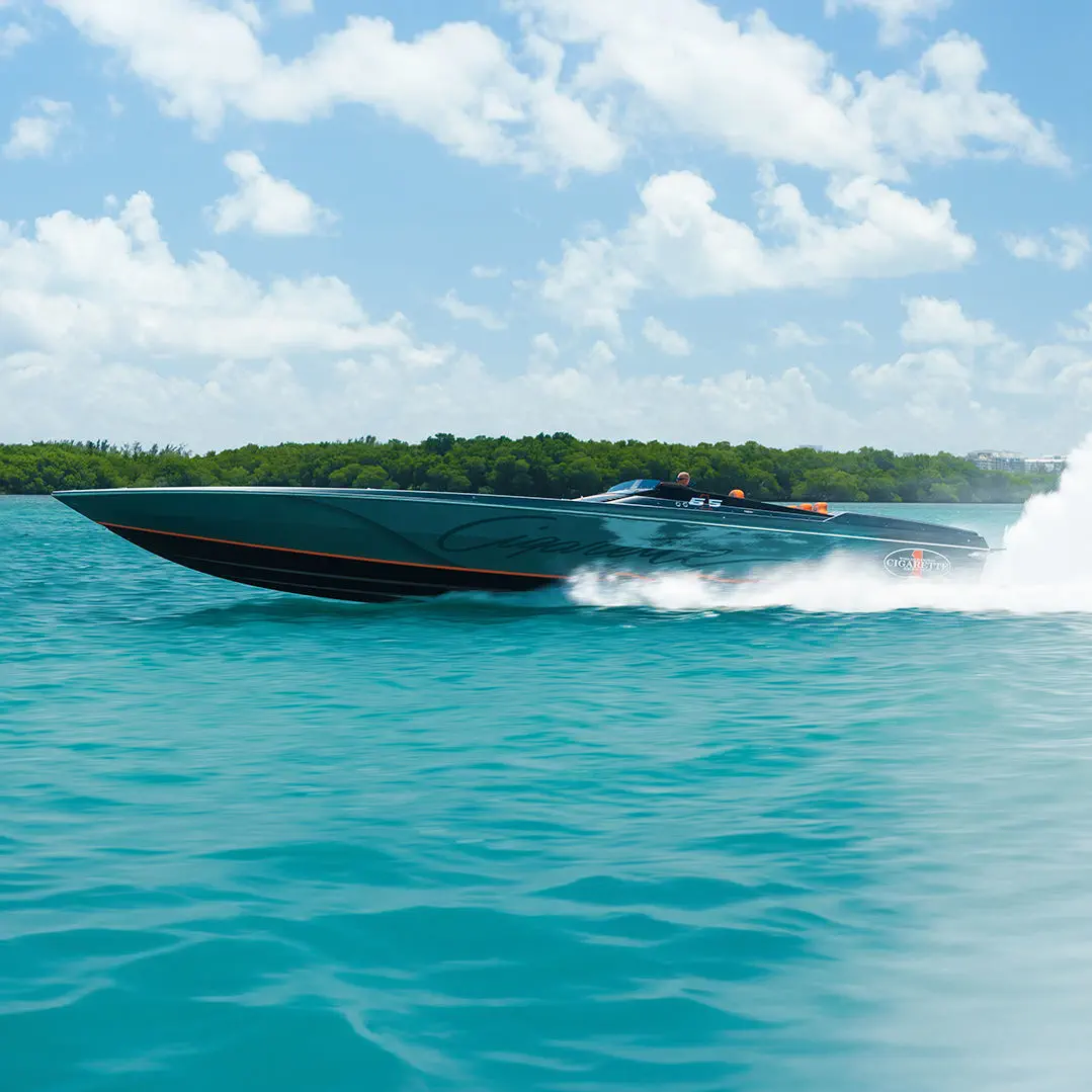 Inboard runabout - 515 - Cigarette Racing Team