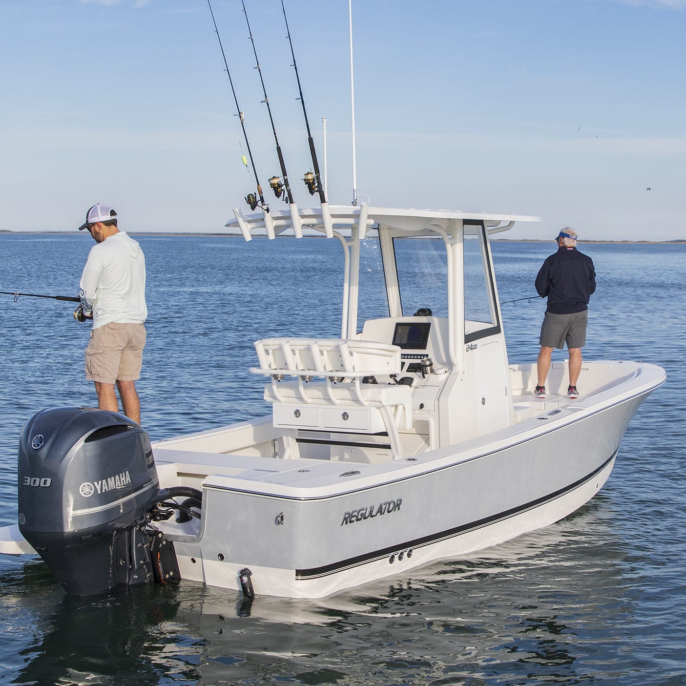 Outboard center console boat 24 XO Regulator crossover / sport