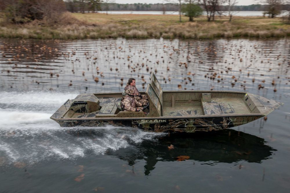 Inboard bass boat Predator 220 Hybrid SeaArk Boats open / dual