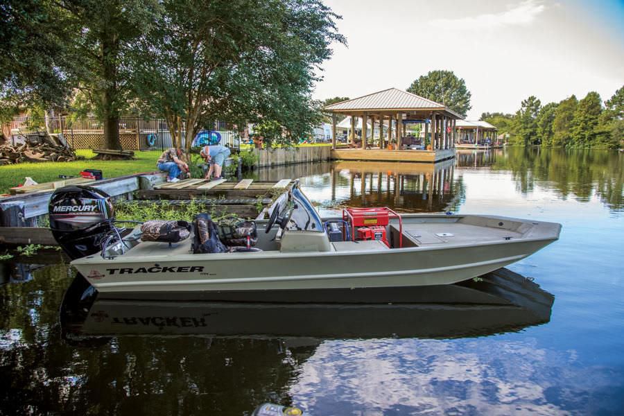 Outboard jon boat GRIZZLY® 1754 SC Tracker side console / sportfishing / aluminum