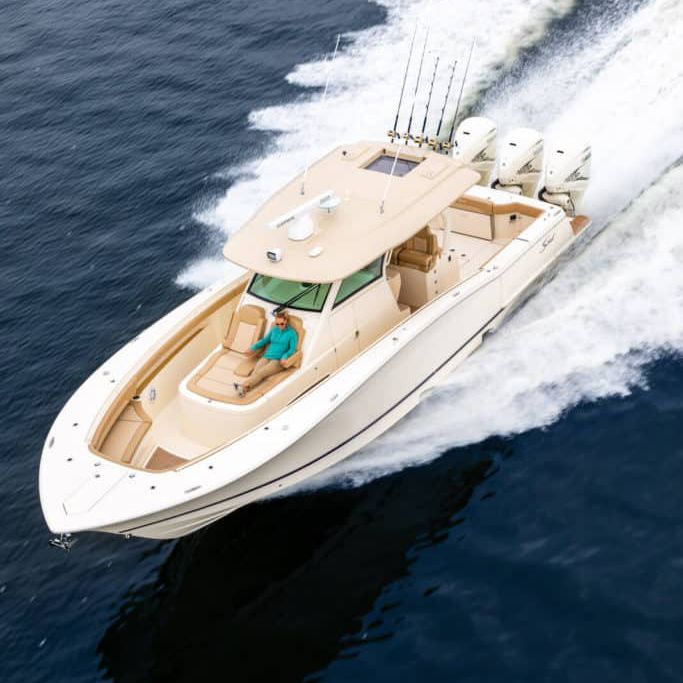 Outboard center console boat 380 LXF Scout Boats diesel / triple