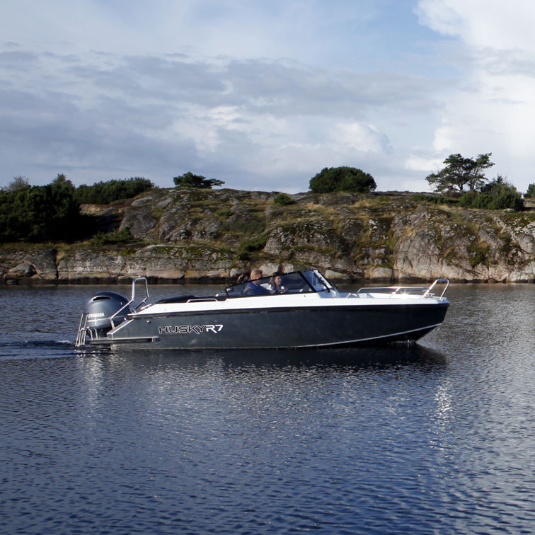 Outboard runabout - HUSKY R7 - Finnmaster Boats Oy - dual-console ...