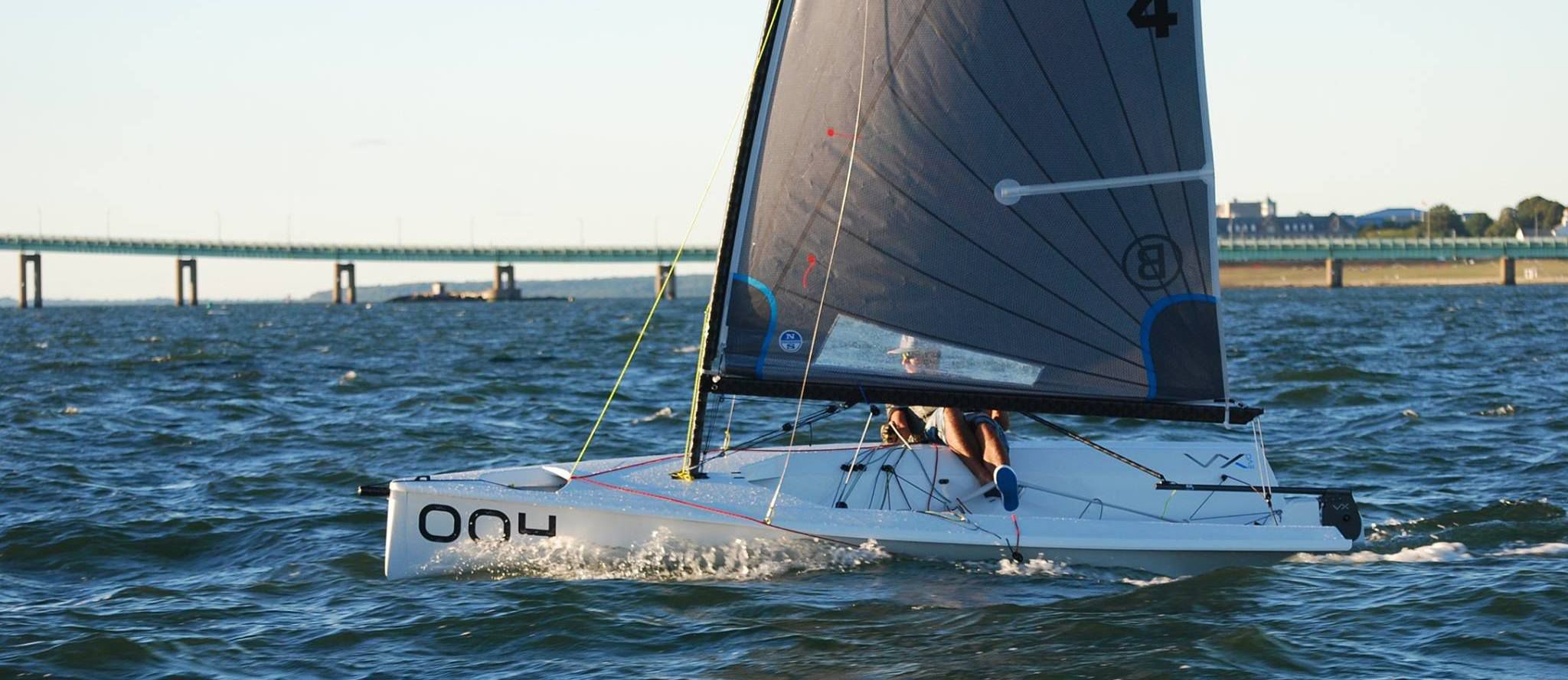 Singlehanded sailing dinghy VX Evo Ovington regatta / catboat