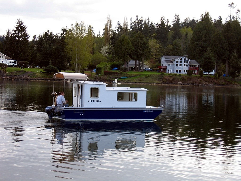 Outboard houseboat - Millie Hill 20 - Devlin - wheelhouse / canal, image size:1024x768